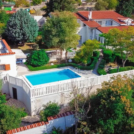 Vakantiehuis Bloom Garden By Interhome