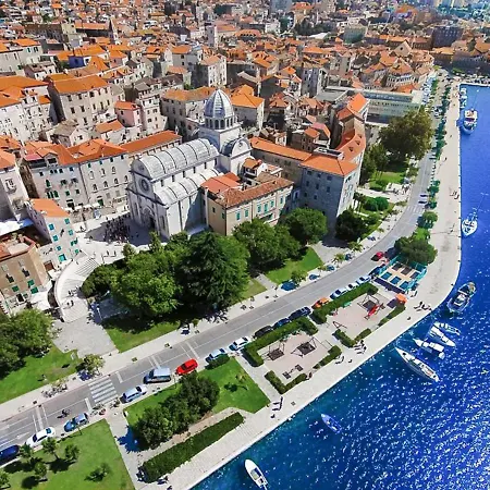 Bloom Garden By Interhome